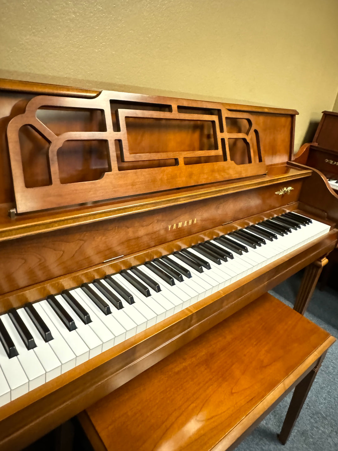 Yamaha Console Decorator Upright Piano-Model M500H-Walnut Finish-Gallery