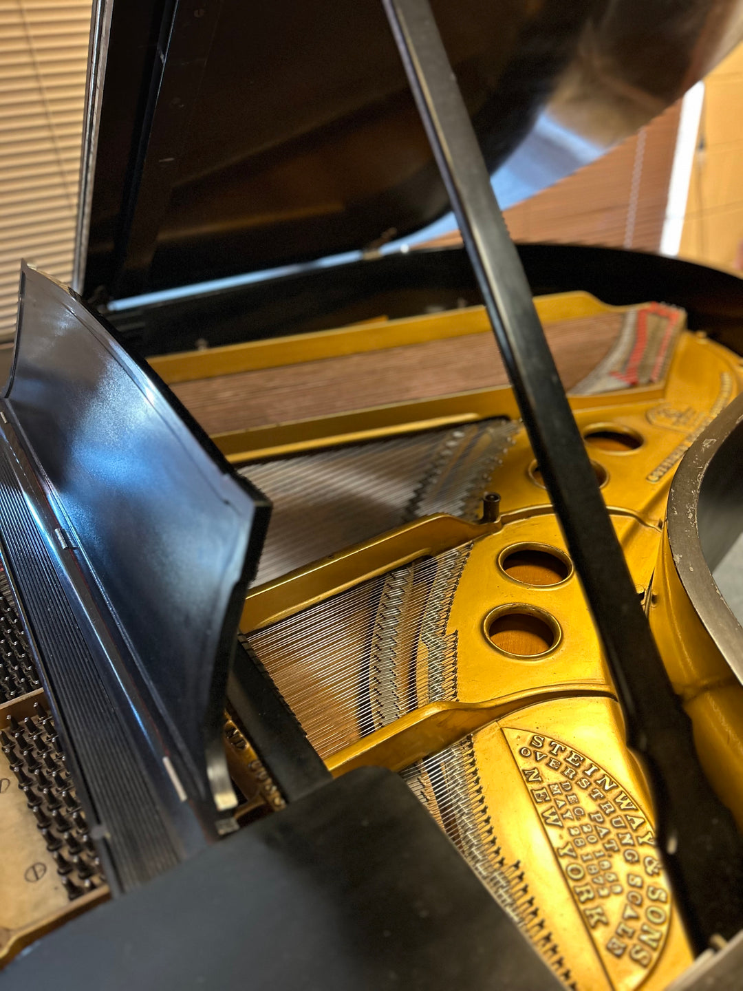 STEINWAY &amp; SONS BABY GRAND PIANO | MODEL M
