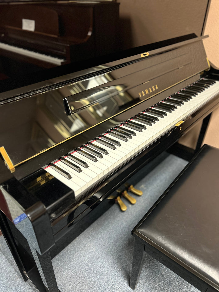 Yamaha Upright Piano U1 Ebony Front Side view