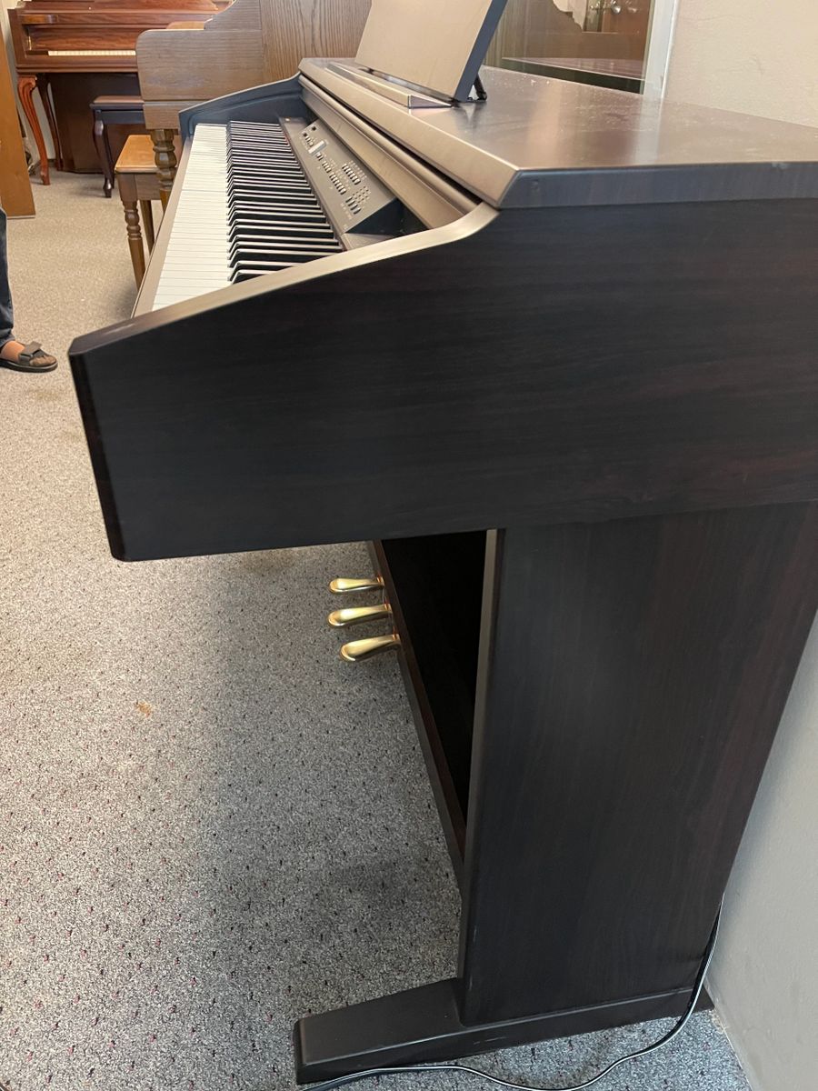 Yamaha Digital Piano, Model YDP223-Yamaha Clavinova Digital